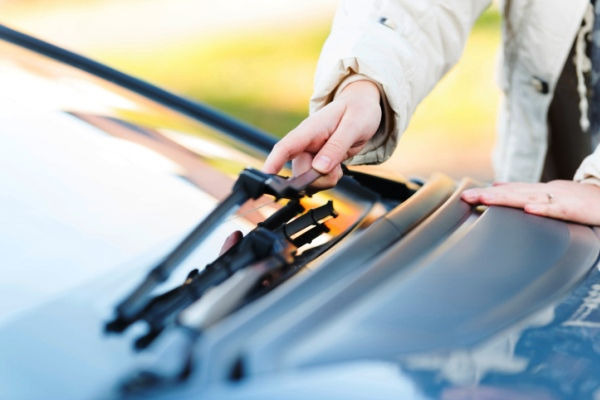 ¿Por qué los limpiaparabrisas del coche no se reinician? ¿Cómo resolverlo?
